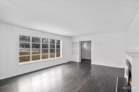 Living - 520 E 10th St, Lockport, IL 60441 photo 1 of 4