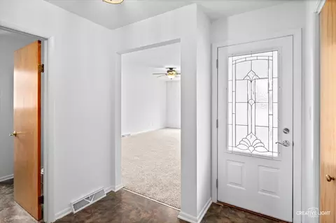 Entry Way - 520 E 10th St, Lockport, IL 60441 photo 2 of 2