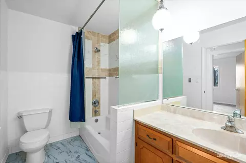 Bath - 520 E 10th St, Lockport, IL 60441 photo 5 of 5