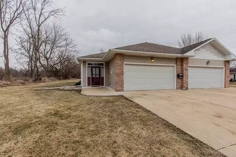 321 Bryant Circle Dr, Princeton, IL 61356