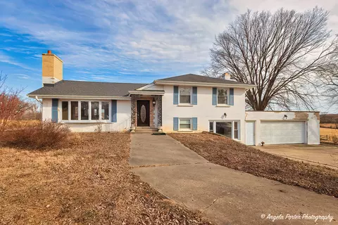 2720 Barreville Rd, Mchenry, IL 60050
