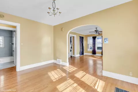 Living - 21510 Maple St, Matteson, IL 60443 photo 5 of 8