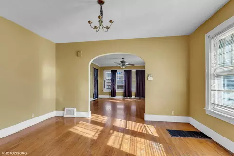 Living - 21510 Maple St, Matteson, IL 60443 photo 1 of 8