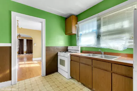 Kitchen - 21510 Maple St, Matteson, IL 60443 photo 3 of 3