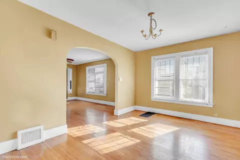 Living - 21510 Maple St, Matteson, IL 60443 photo 7 of 8
