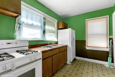 Kitchen - 21510 Maple St, Matteson, IL 60443 photo 1 of 3