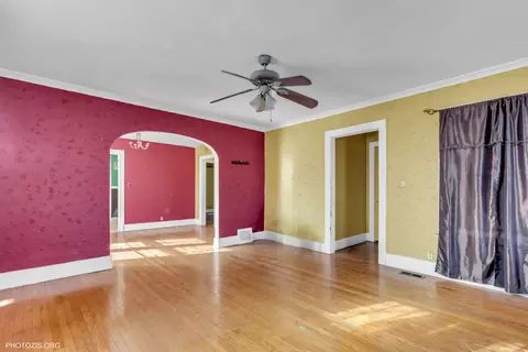 Living - 21510 Maple St, Matteson, IL 60443 photo 4 of 8