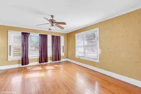 Living - 21510 Maple St, Matteson, IL 60443 photo 2 of 8