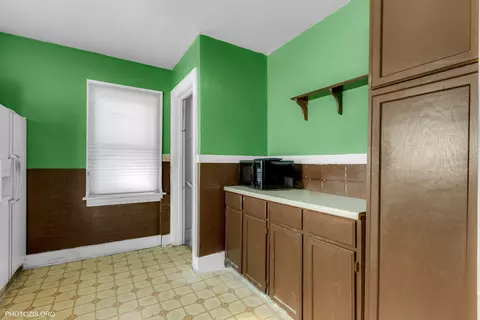 Kitchen - 21510 Maple St, Matteson, IL 60443 photo 2 of 3