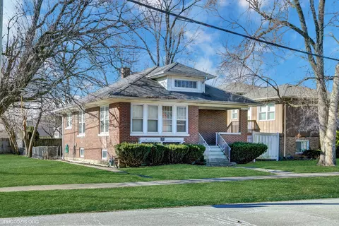 Exterior - 21510 Maple St, Matteson, IL 60443 photo 7 of 10