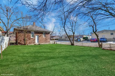 Exterior - 21510 Maple St, Matteson, IL 60443 photo 3 of 10