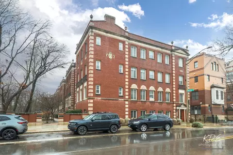 1033 Ontario St #2DN, Oak Park, IL 60302