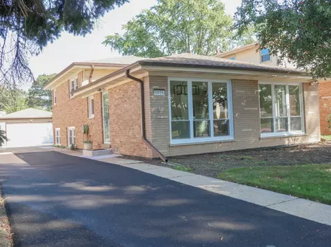 8935 Moody Ave, Morton Grove, IL 60053