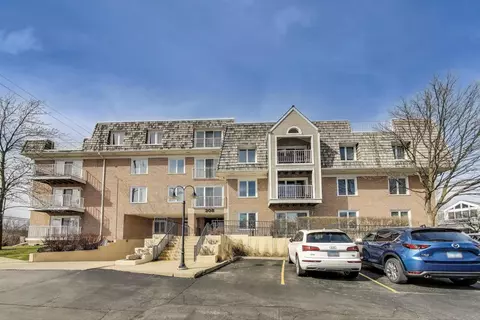 308 Happ Rd #106, Northfield, IL 60093
