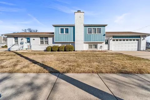 745 S Villa Ave, Villa Park, IL 60181