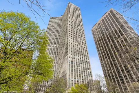 2626 N Lakeview Ave #1204, Chicago, IL 60614