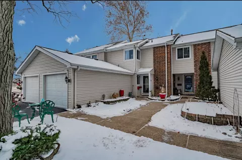 5 S028 Saint Andrews Ct, Naperville, IL 60563