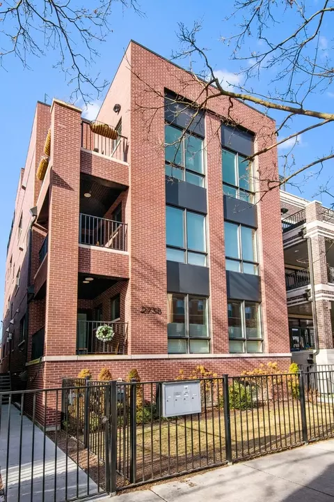2738 N Racine Ave #1W, Chicago, IL 60614