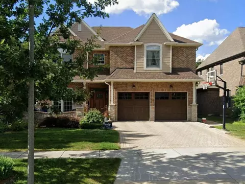 215 E Oneida Ave, Elmhurst, IL 60126