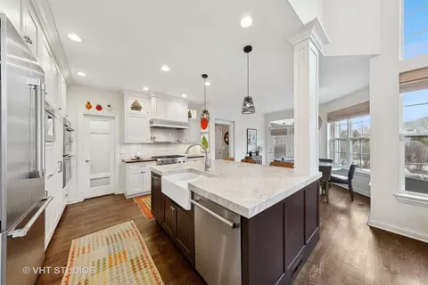 1627 Constitution Dr, Glenview, IL 60026 photo 5