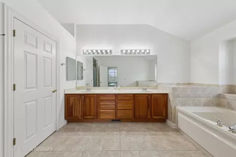 1627 Constitution Dr, Glenview, IL 60026 photo 18