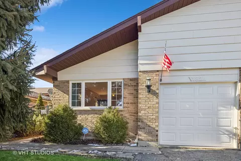 182 Paramount Dr, Wood Dale, IL 60191
