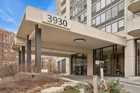 3930 N Pine Grove Ave #2401, Chicago, IL 60613