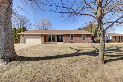 12749 Lawrence Rd, Sterling, IL 61081