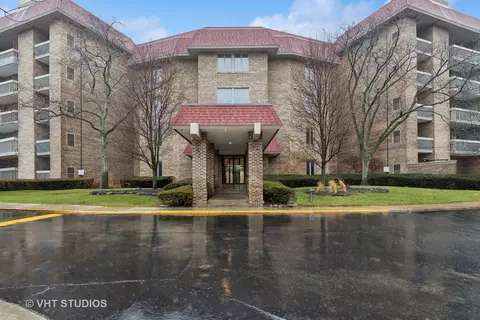 1250 Rudolph Rd #3G, Northbrook, IL 60062