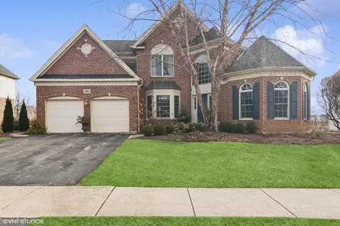 84 S Tournament Dr S, Hawthorn Woods, IL 60047