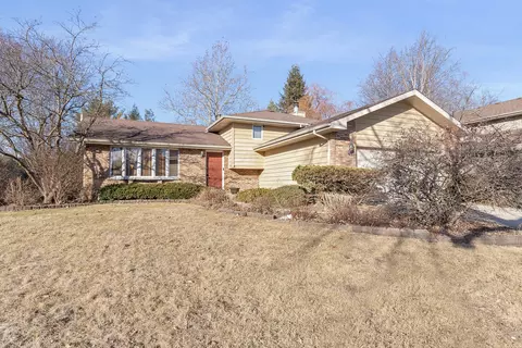 915 Colonade Rd, Shorewood, IL 60404