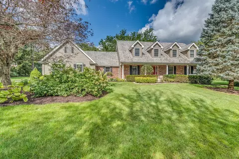 6607 Cobblestone Ln, Long Grove, IL 60047