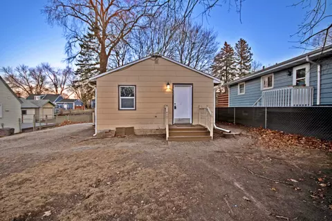 355 Sexauer Ave, Elgin, IL 60123