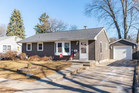 316 Kishwaukee Dr, Sycamore, IL 60178