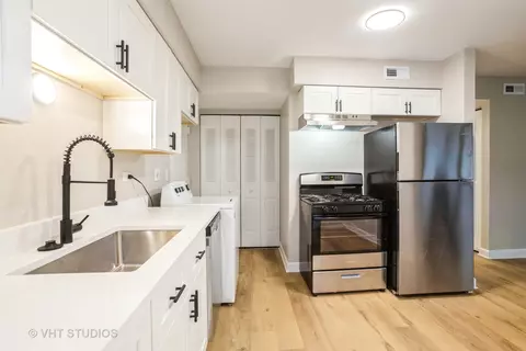 Kitchen - 329 Donna Ct #A, Bartlett, IL 60103 photo 3 of 4