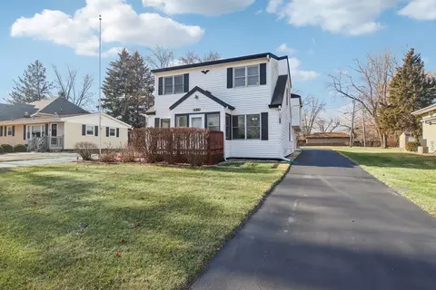 6910 Eleanor Pl, Darien, IL 60561