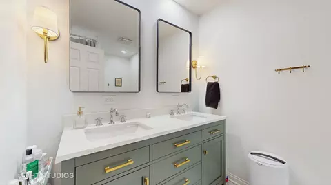 Bath - 1620 Orth Dr, Wheaton, IL 60189 photo 2 of 3