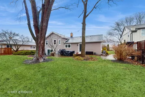 Exterior - 1620 Orth Dr, Wheaton, IL 60189 photo 4 of 5