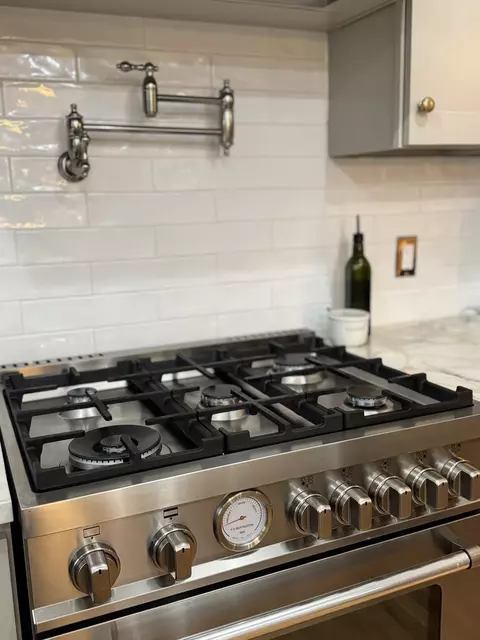 Kitchen - 1620 Orth Dr, Wheaton, IL 60189 photo 4 of 6