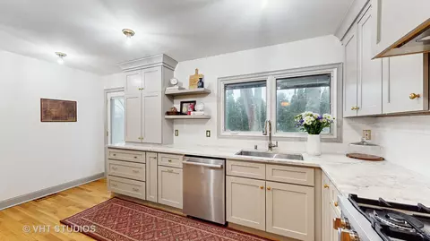 Kitchen - 1620 Orth Dr, Wheaton, IL 60189 photo 3 of 6