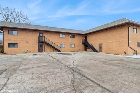 100 S Main St #10, Algonquin, IL 60102