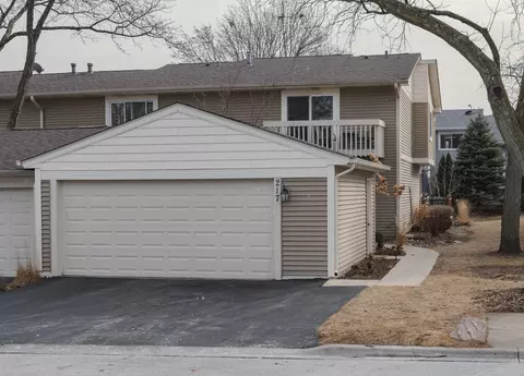 217 Chesapeake Ct, Vernon Hills, IL 60061
