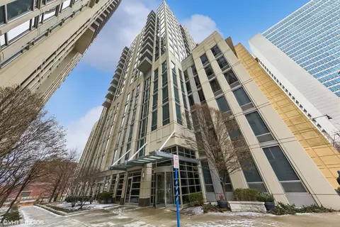 720 N Larrabee St #909, Chicago, IL 60654