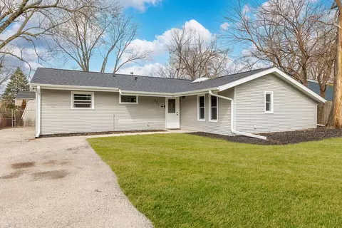 121 Queenswood Rd, Bolingbrook, IL 60440