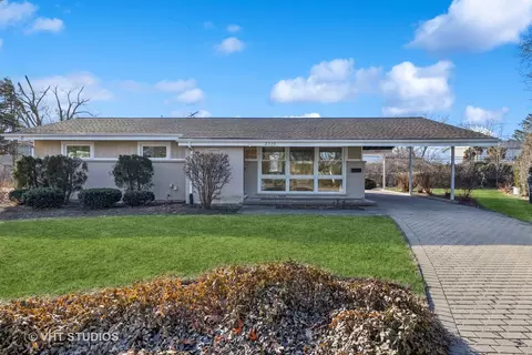 2739 Virginia Ln, Glenview, IL 60025