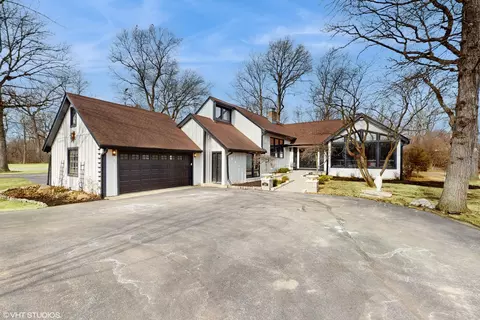 15160 W Oak Spring Rd, Libertyville, IL 60048