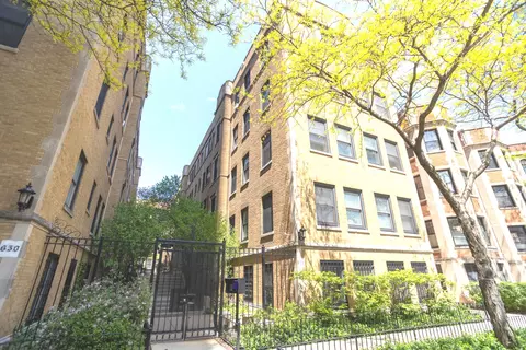 626 W Waveland Ave #3E, Chicago, IL 60613