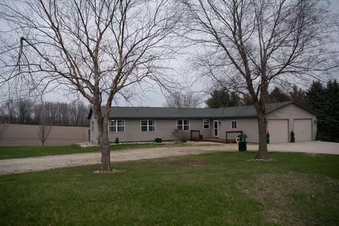 20532 Pilgrim Rd, Chadwick, IL 61014 photo 3