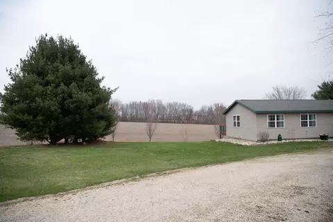 20532 Pilgrim Rd, Chadwick, IL 61014 photo 5