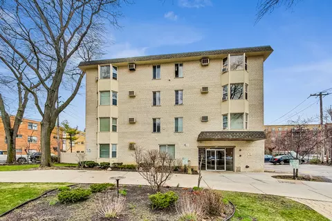 8232 Niles Center Rd #405, Skokie, IL 60077